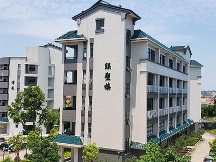 中國聯(lián)塑捐資助學，助力龍山中學煥發(fā)新輝